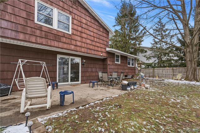 112 Merriwether Drive, Camillus, NY 13219