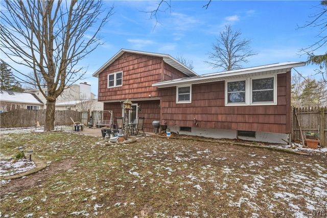 112 Merriwether Drive, Camillus, NY 13219