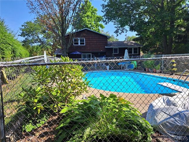 112 Merriwether Drive, Camillus, NY 13219