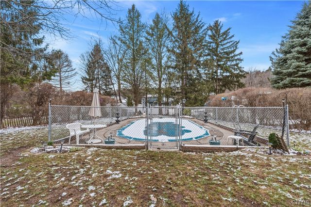 112 Merriwether Drive, Camillus, NY 13219