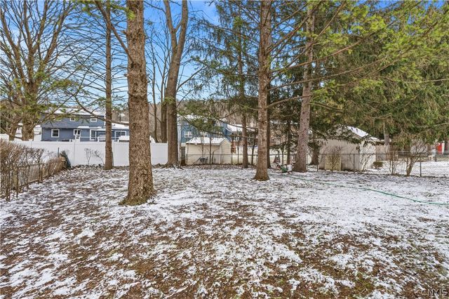 112 Merriwether Drive, Camillus, NY 13219