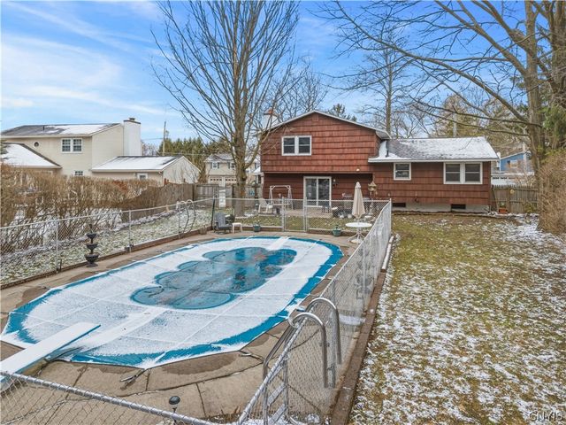 112 Merriwether Drive, Camillus, NY 13219