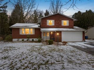 112 Merriwether Drive, Camillus, NY 13219