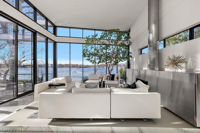 5904 Wing Lake Road, Bloomfield Hills, MI 48301