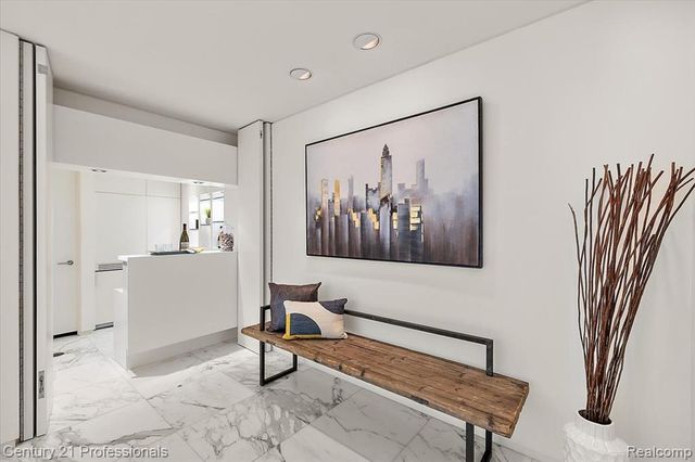 5904 Wing Lake Road, Bloomfield Hills, MI 48301