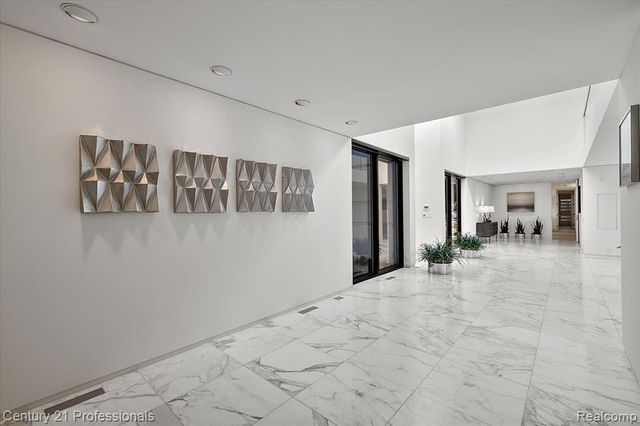 5904 Wing Lake Road, Bloomfield Hills, MI 48301