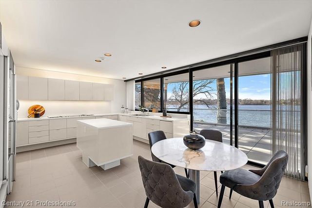 5904 Wing Lake Road, Bloomfield Hills, MI 48301