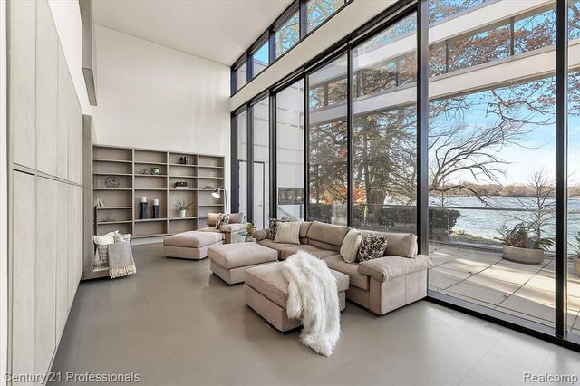 5904 Wing Lake Road, Bloomfield Hills, MI 48301