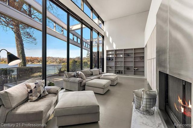 5904 Wing Lake Road, Bloomfield Hills, MI 48301