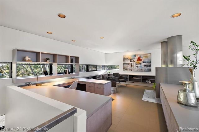 5904 Wing Lake Road, Bloomfield Hills, MI 48301