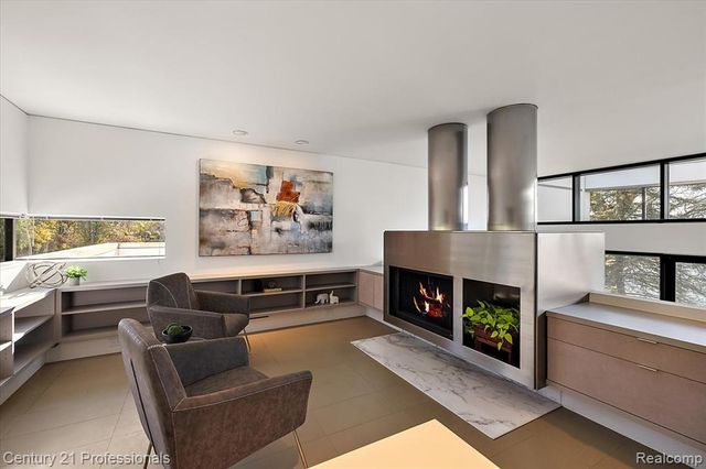 5904 Wing Lake Road, Bloomfield Hills, MI 48301