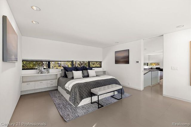 5904 Wing Lake Road, Bloomfield Hills, MI 48301