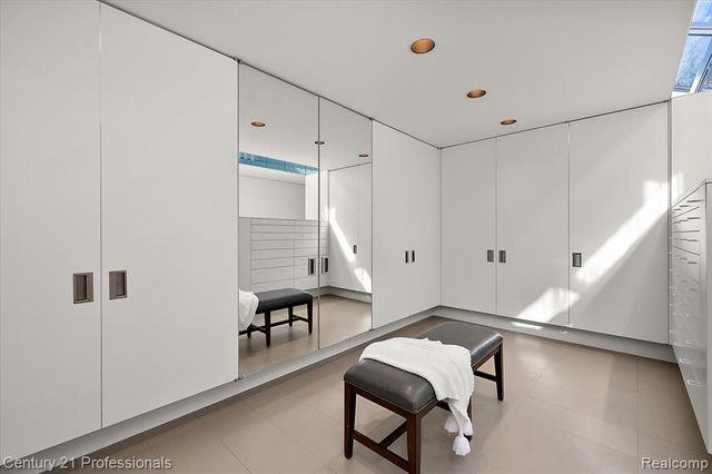 5904 Wing Lake Road, Bloomfield Hills, MI 48301