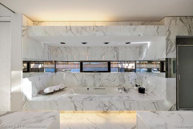 5904 Wing Lake Road, Bloomfield Hills, MI 48301