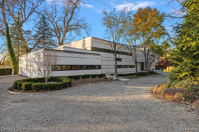 5904 Wing Lake Road, Bloomfield Hills, MI 48301