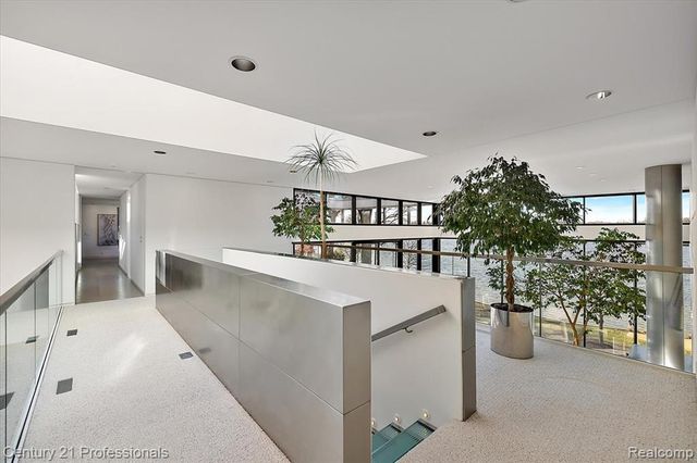 5904 Wing Lake Road, Bloomfield Hills, MI 48301