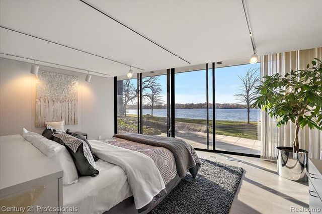 5904 Wing Lake Road, Bloomfield Hills, MI 48301