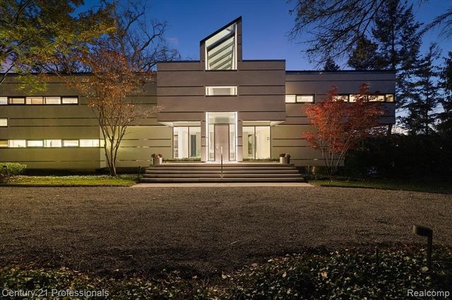 5904 Wing Lake Road, Bloomfield Hills, MI 48301