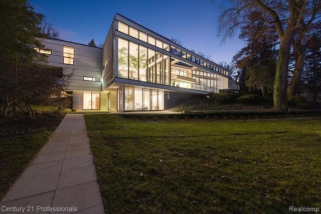 5904 Wing Lake Road, Bloomfield Hills, MI 48301