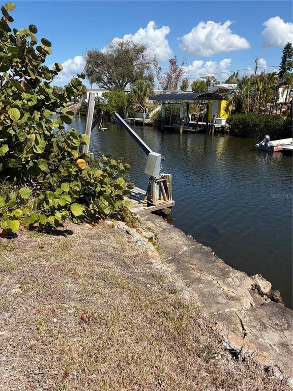 Image 25 of property listing at 1297 KINGFISHER DRIVE, Englewood, FL 34224