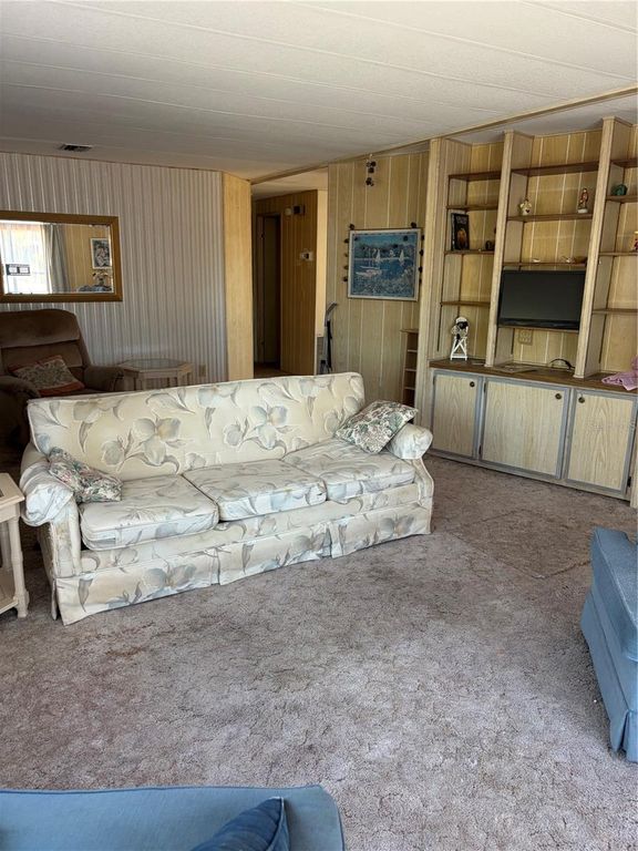 Image 4 of property listing at 1297 KINGFISHER DRIVE, Englewood, FL 34224