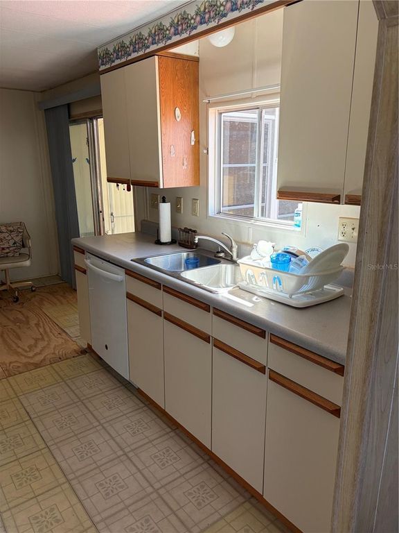 Image 8 of property listing at 1297 KINGFISHER DRIVE, Englewood, FL 34224