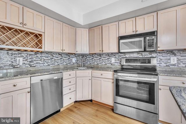 2108 APPLETREE ST, Philadelphia, PA 19103