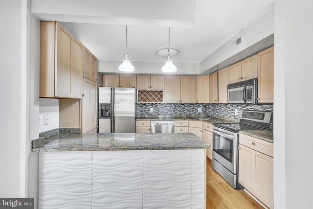 2108 APPLETREE ST, Philadelphia, PA 19103