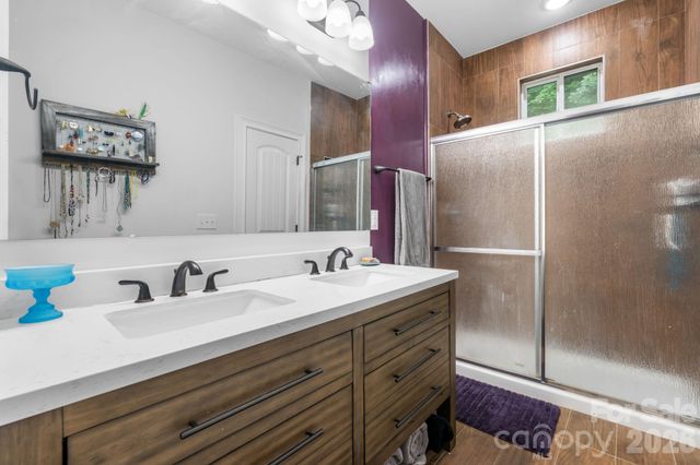 329 W F Street, Newton, NC 28658