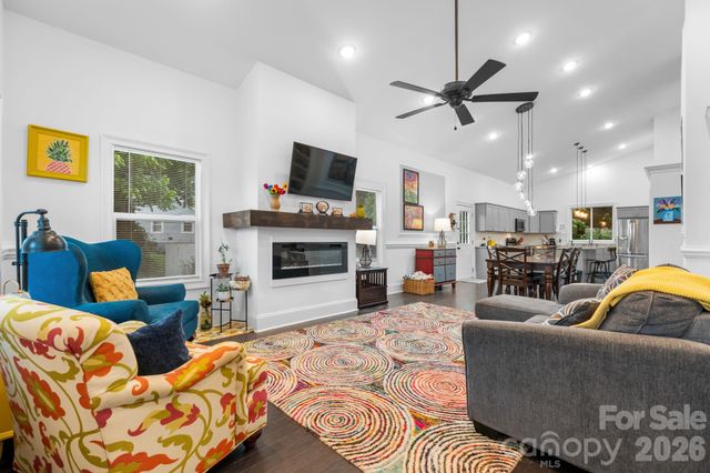 329 W F Street, Newton, NC 28658