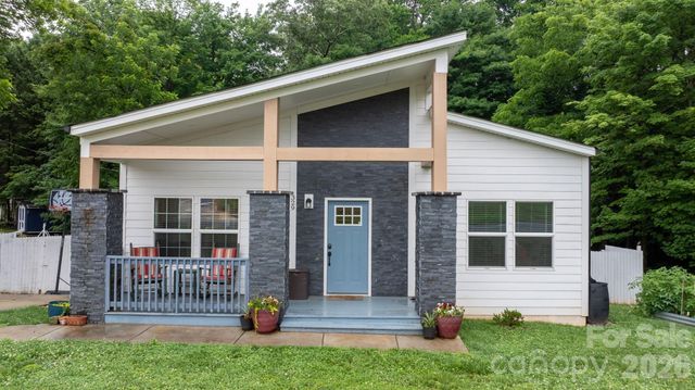 329 W F Street, Newton, NC 28658
