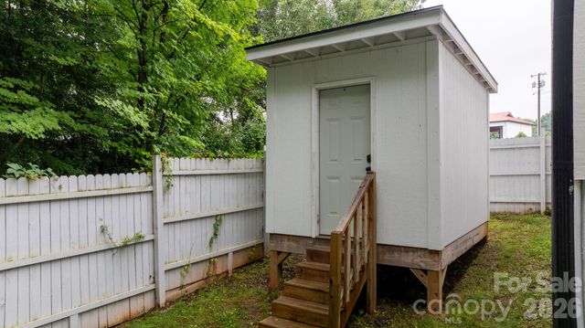 329 W F Street, Newton, NC 28658