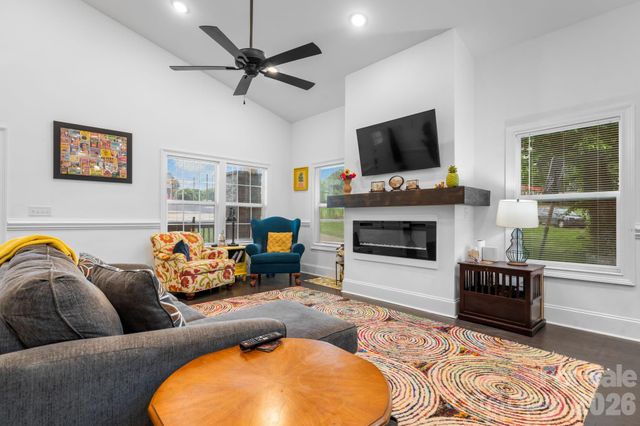 329 W F Street, Newton, NC 28658