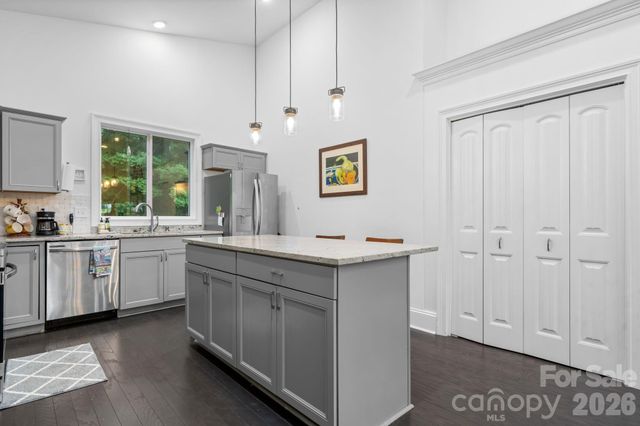 329 W F Street, Newton, NC 28658
