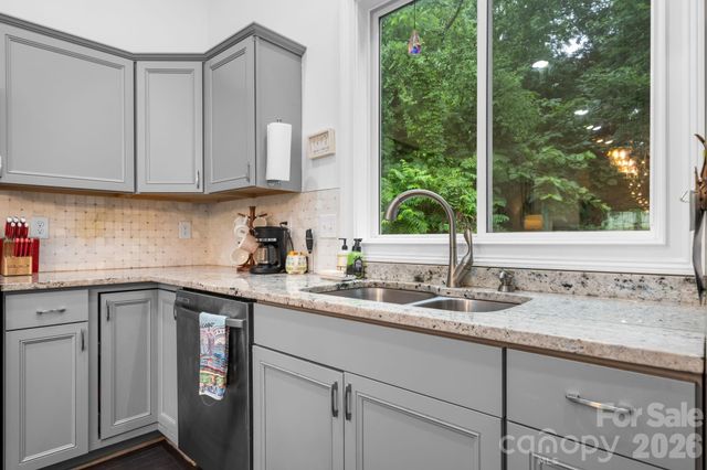 329 W F Street, Newton, NC 28658
