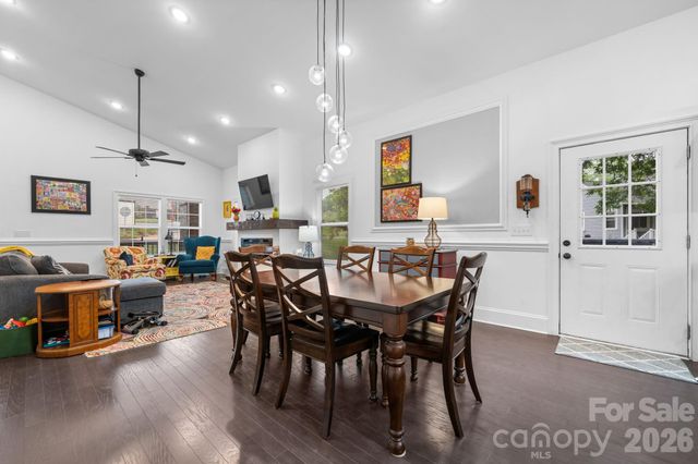 329 W F Street, Newton, NC 28658