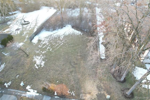 28819 Lahser Road, Southfield, MI 48034