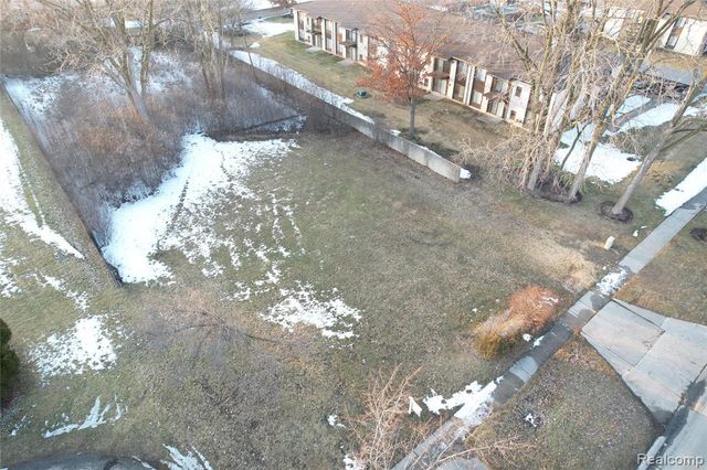 28819 Lahser Road, Southfield, MI 48034