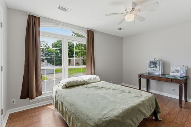 1701 Ridgemere Ct, Hermitage, TN 37076