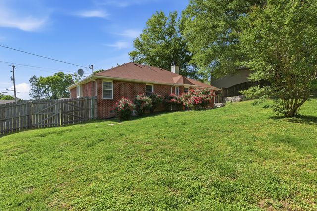 1701 Ridgemere Ct, Hermitage, TN 37076
