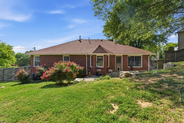 1701 Ridgemere Ct, Hermitage, TN 37076