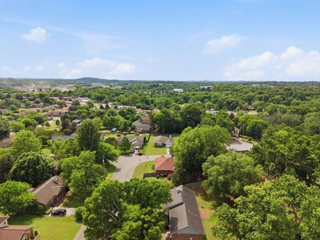 1701 Ridgemere Ct, Hermitage, TN 37076