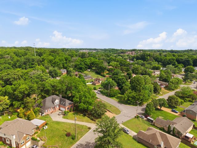 1701 Ridgemere Ct, Hermitage, TN 37076