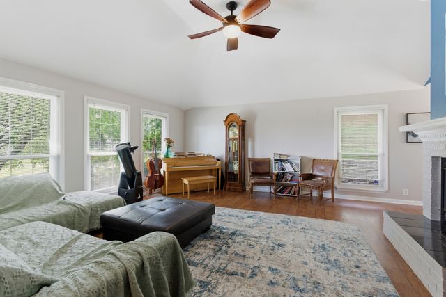 1701 Ridgemere Ct, Hermitage, TN 37076