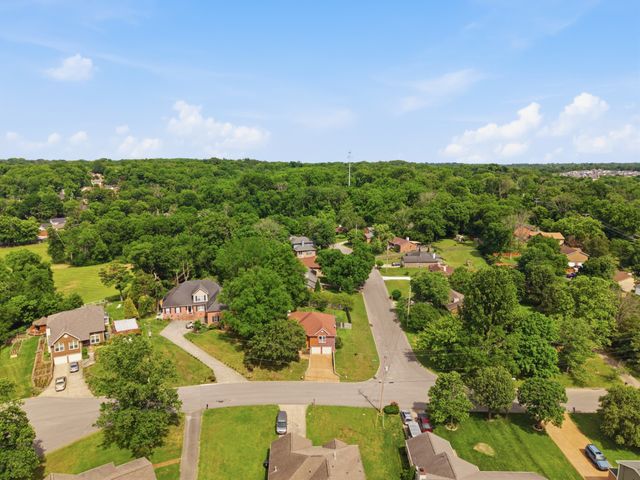1701 Ridgemere Ct, Hermitage, TN 37076