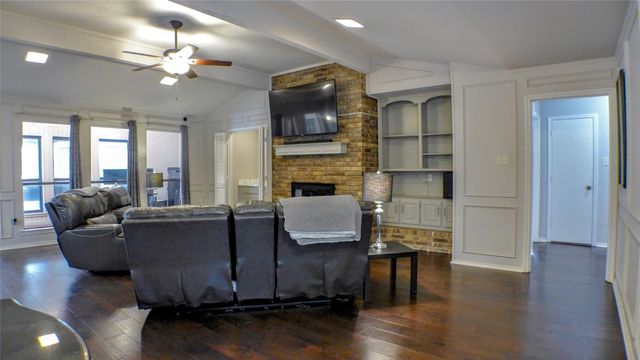 4011 Stonewick Drive, Arlington, TX 76016