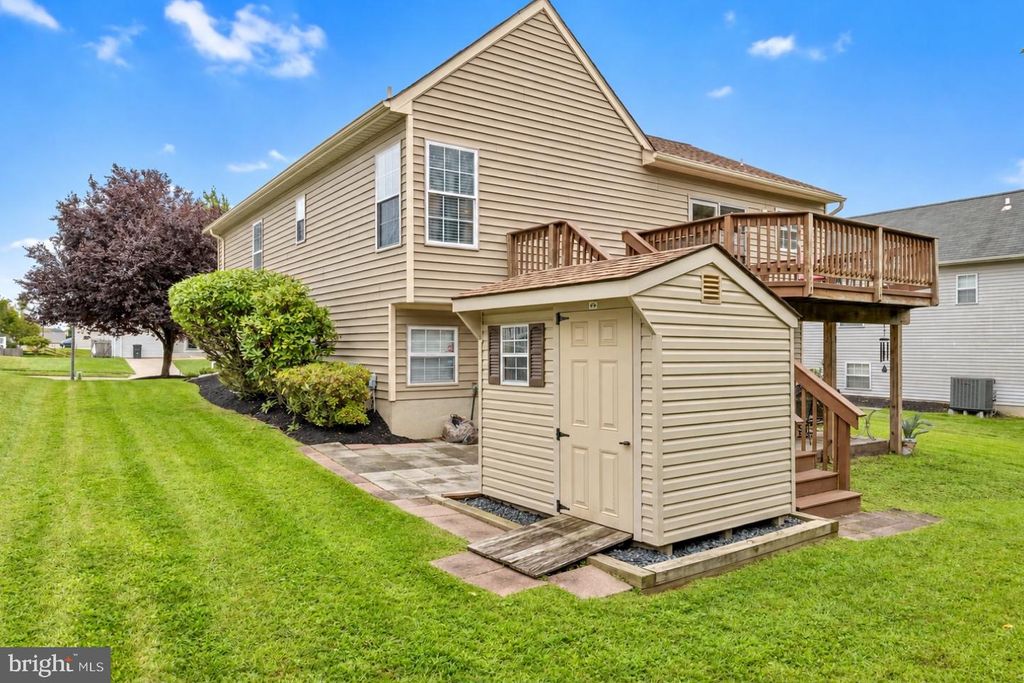 Image 7 of property listing at 8 HARROD CT, Reisterstown, MD 21136