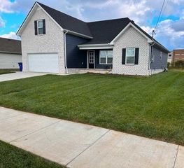 213 Meadowbrook Dr, Shelbyville, TN 37160