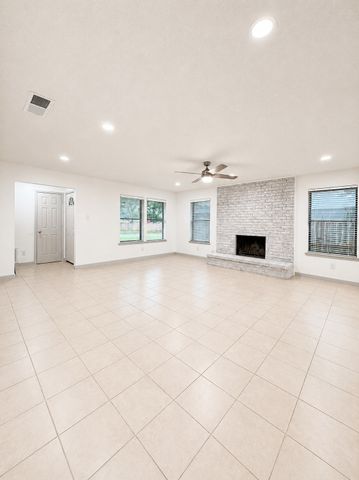 4413 Menzer Road, Fort Worth, TX 76103