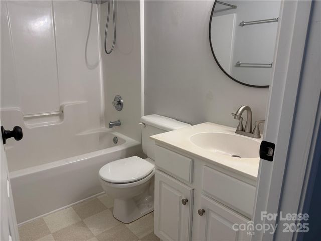 10208 Roundleaf Drive, Charlotte, NC 28213